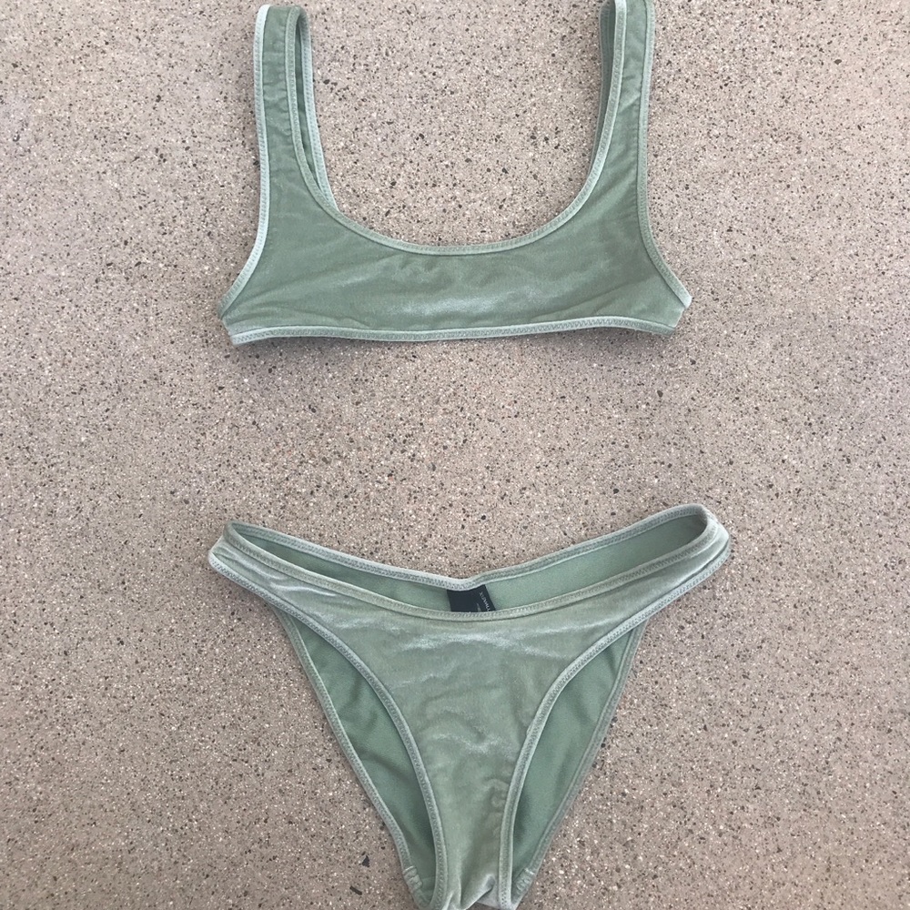 Velvet Triangl Bathing Suit💚